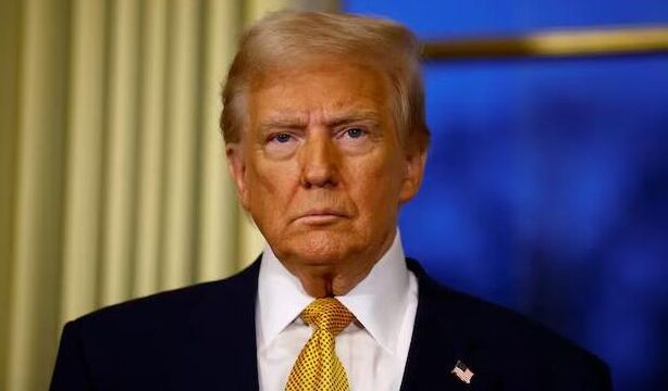 "Aturan visa baru Trump dikritik karena meminta petugas visa (non-medis) menilai kondisi kesehatan seperti obesitas, yang dinilai spekulatif dan berbasis bias."